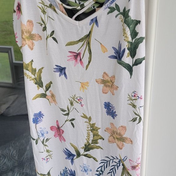 Berska Floral Maxi Tie Back Maxi Dress - Picture 5 of 7